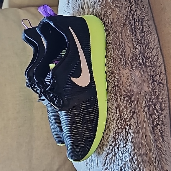 STUNNING NIKE ROSHE RUN - Picture 4 of 10